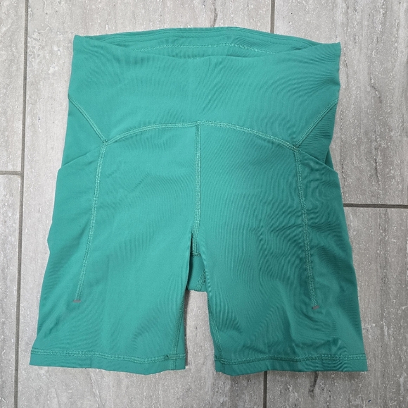 Lululemon Green Bike Shorts with Pockets, 6 - Picture 2 of 6